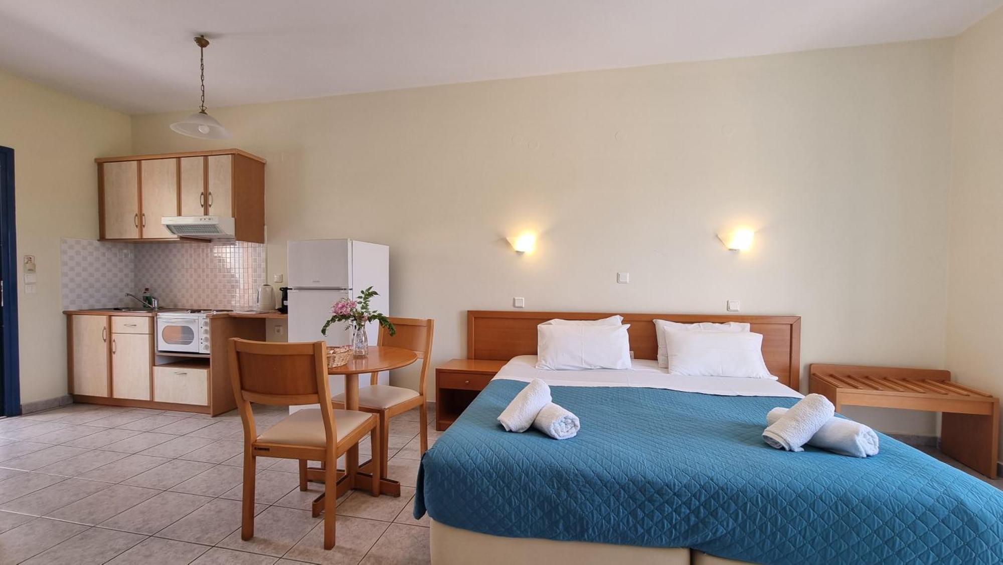 Afrato Village Sea View Apartments 特拉佩扎奇 外观 照片